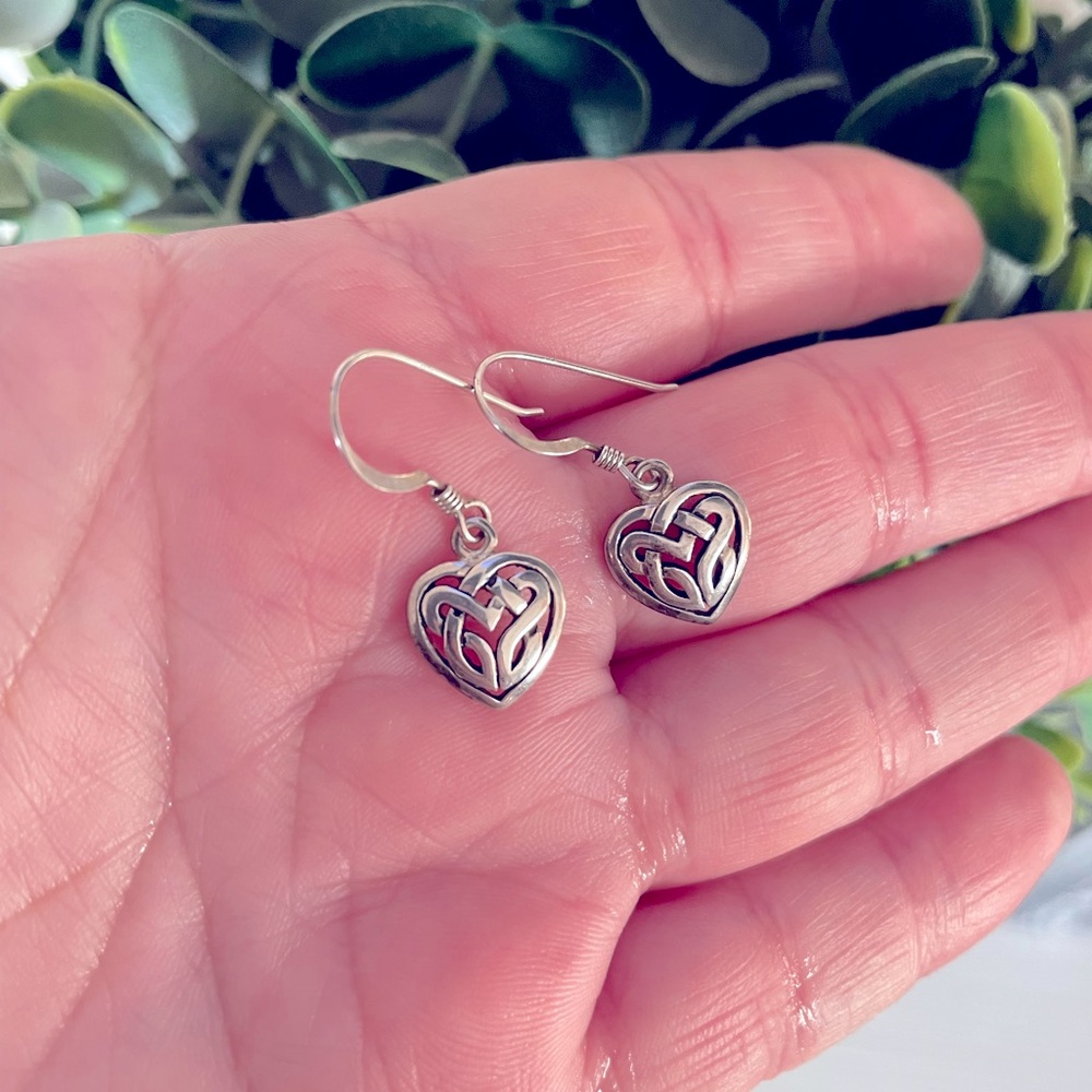 Avon Petite Sterling Silver 925 Celtic Knot Heart Dangle hook Earrings